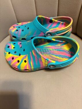 CROCS Kids Turquoise Pink & Yellow Tie-Dye Clog Sandals
